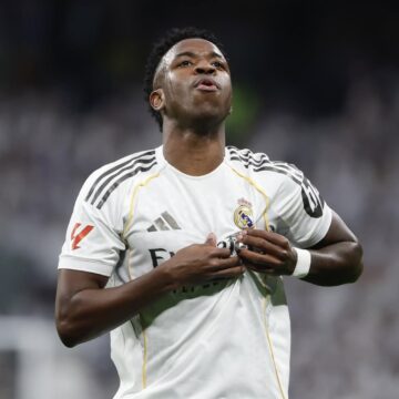 Torcedor que jogou banana em Vini Jr enfrenta multa de R$ 30 mil e banimento de estádios