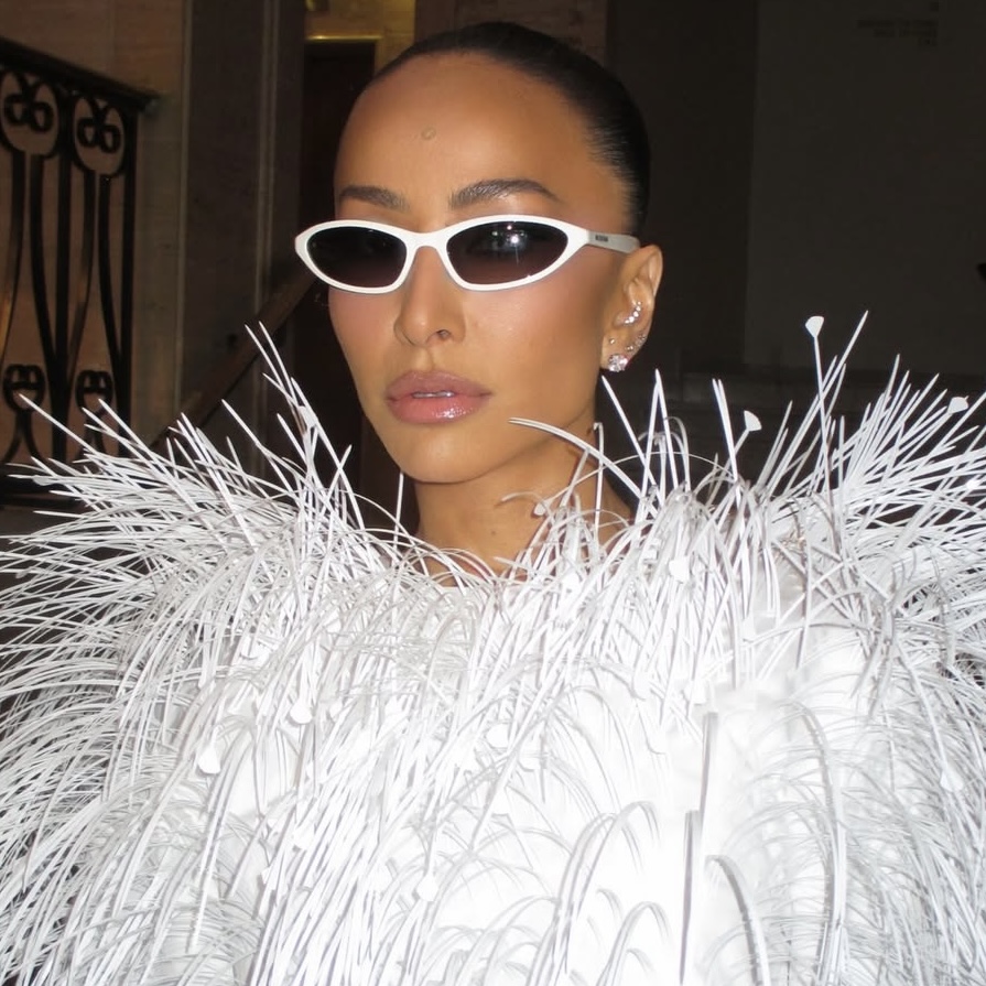 Sabrina Sato é a primeira brasileira a usar Balenciaga sob direção de Pierpaolo Piccioli; veja o look