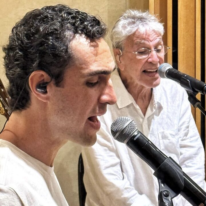 Zeca Veloso anuncia data extra de show em São Paulo com participação de Caetano