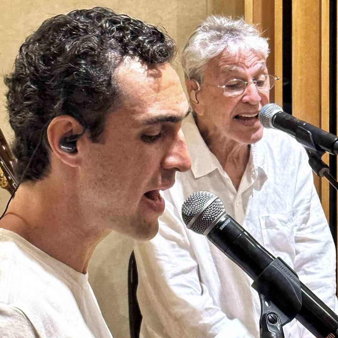 Zeca Veloso anuncia data extra de show em São Paulo com participação de Caetano