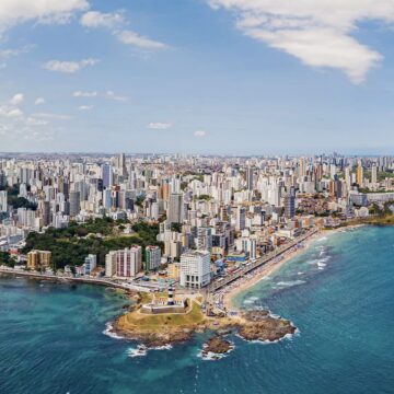 Justiça Federal suspende licenças de prédios de luxo beira-mar por risco de sombreamento