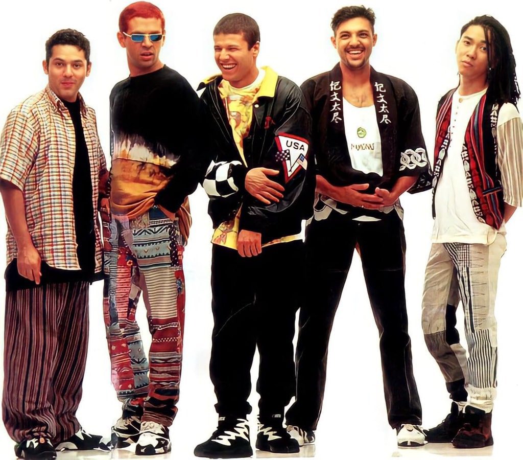 Corpos dos Mamonas Assassinas são exumados para criação de memorial