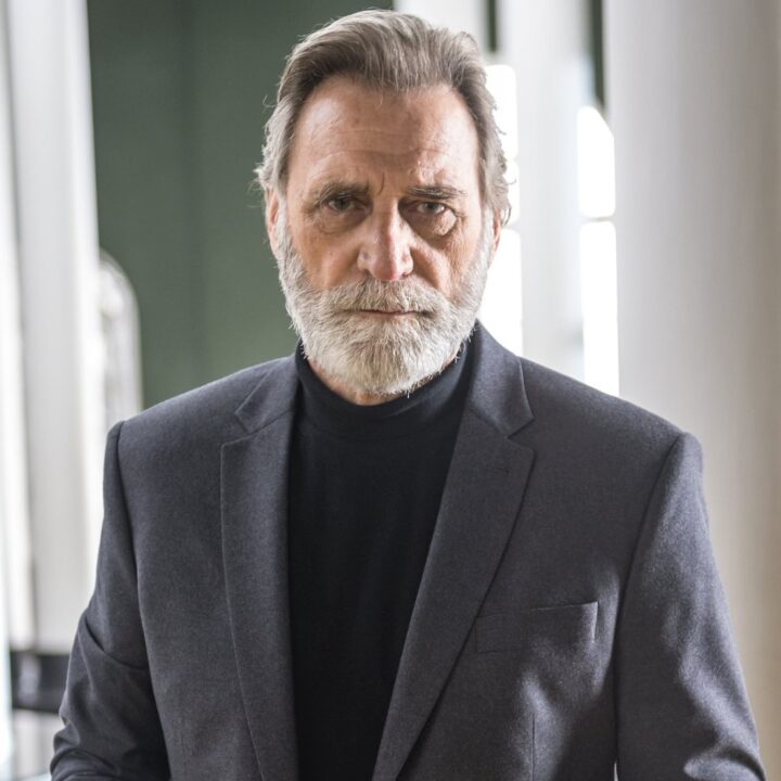 Após infarto e cateterismo, Herson Capri recebe alta e se recupera em casa