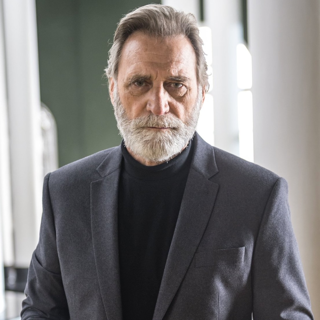 Após infarto e cateterismo, Herson Capri recebe alta e se recupera em casa