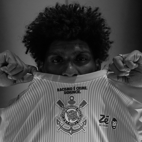 Corinthians protestará contra racismo em partida contra Cruzeiro nesta quarta (25)