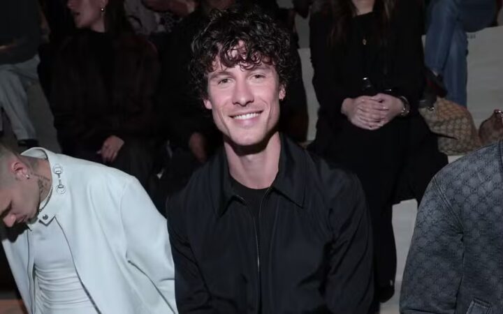 Após curtir o Carnaval em Salvador, Shawn Mendes prestigia desfile na Semana de Moda de Milão