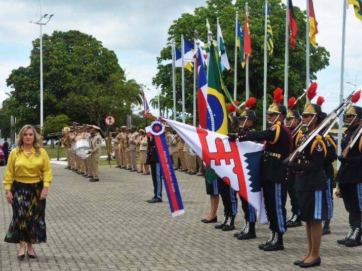 Ivana Bastos protagoniza momento inédito na abertura do ano legislativo na Bahia