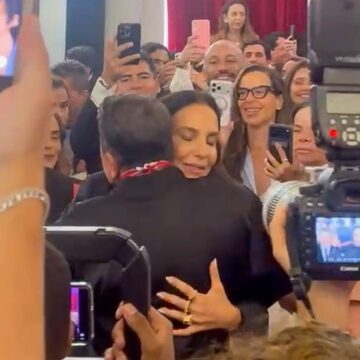 Em posse no TJ, Ivete Sangalo destaca amizade de 30 anos e valores do novo presidente: “vitória da integridade”