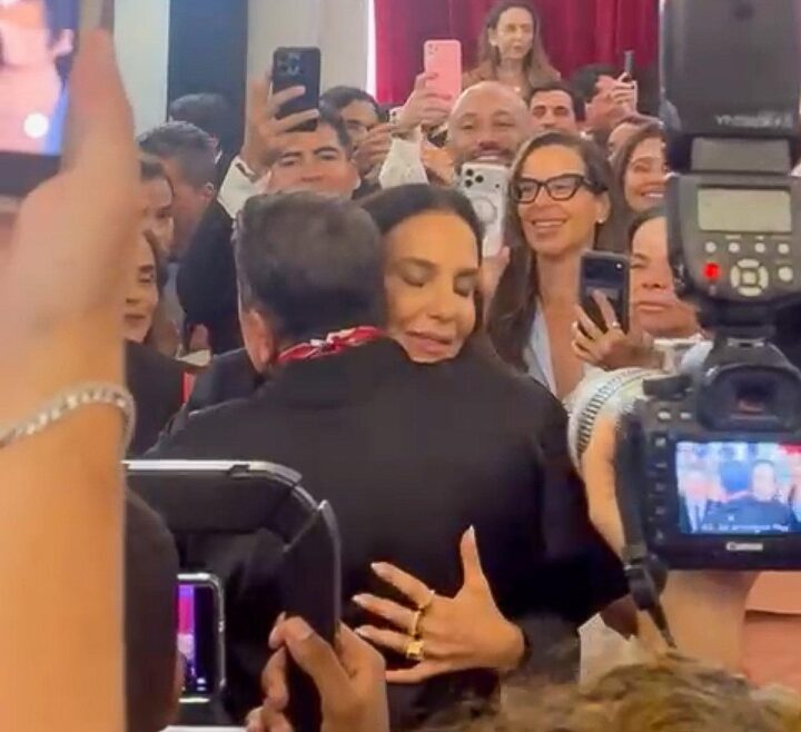 Em posse no TJ, Ivete Sangalo destaca amizade de 30 anos e valores do novo presidente: “vitória da integridade”