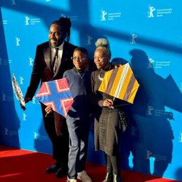 Vídeo: Direto de Berlim, baianos Lázaro Ramos e Yuri Gomes celebram estreia de “Feito Pipa” em festival