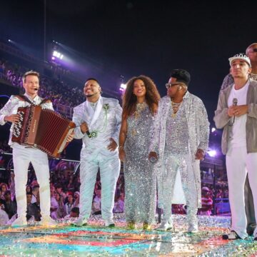 Abertura do Desfile das Campeãs tem homenagem a Preta Gil e show de Léo Santana