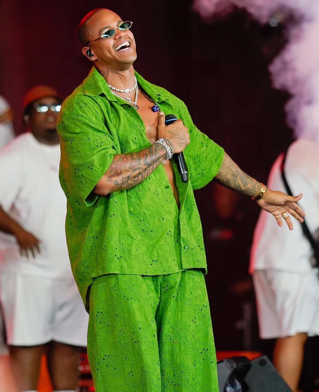 Léo Santana agita festa do BBB 26 nesta sexta-feira (20)