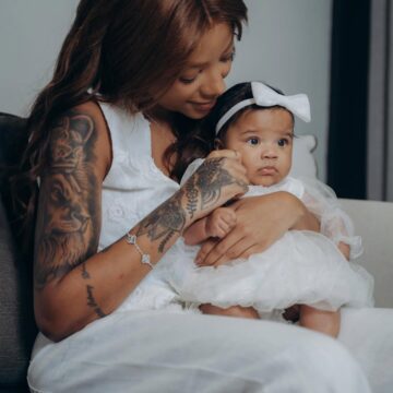 Ludmilla encanta ao mostrar momento fofo da filha Zuri: “Está quase”