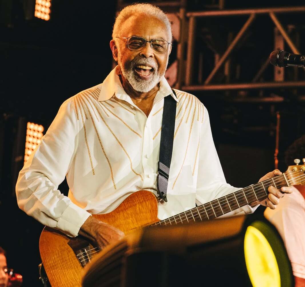 Com ingressos esgotados, Gilberto Gil participa de show beneficente no Rio Vermelho nesta segunda (9)