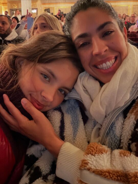 Em Nova York, Flor Gil curte momentos especiais com a mãe Bela Gil e se declara: “Felicidade imensa”