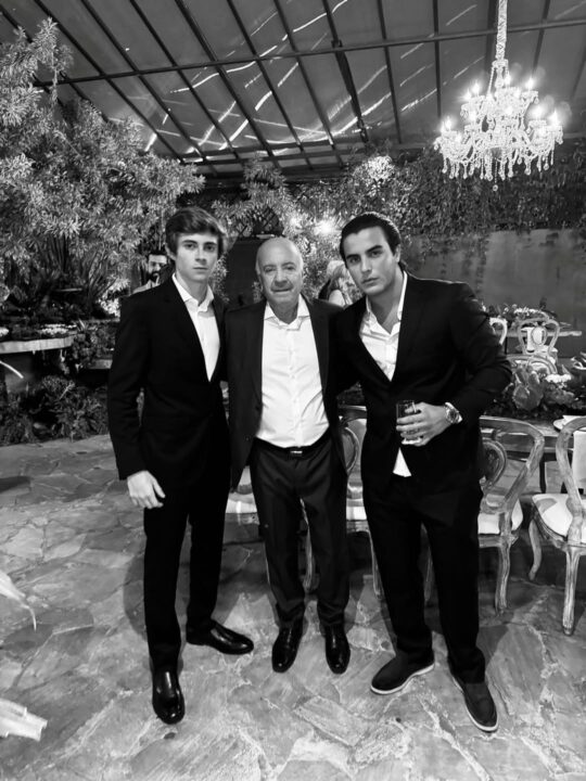 Filho de Ivete, Marcelo Sangalo posta foto em evento e arranca elogios do público