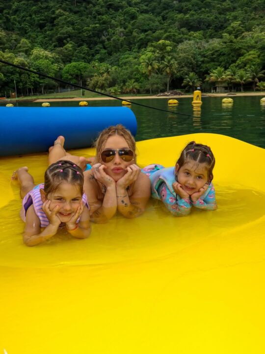Virginia abre álbum de fotos em dia de descanso com filhos em Angra dos Reis
