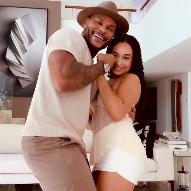 Tony Salles faz coreografia com a filha e brinca: “Não foi fácil”