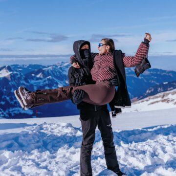 Eder Militão abre álbum de fotos em clima de romance nos Alpes com a esposa