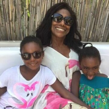 Filha de Glória Maria homenageia a mãe três anos após sua morte: ‘Saudade eterna”