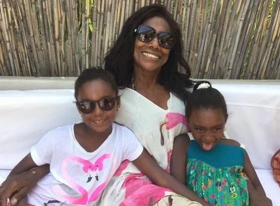 Filha de Glória Maria homenageia a mãe três anos após sua morte: ‘Saudade eterna”