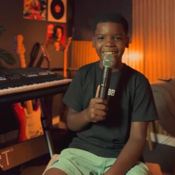 Vaqueirinho baiano encanta ao interpretar clássico de Edson Gomes; veja vídeo