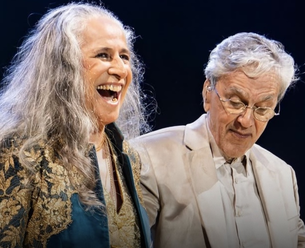 Reação de Caetano Veloso e Maria Bethânia ao comemorar o Grammy viraliza nas redes sociais: “Já teve?”