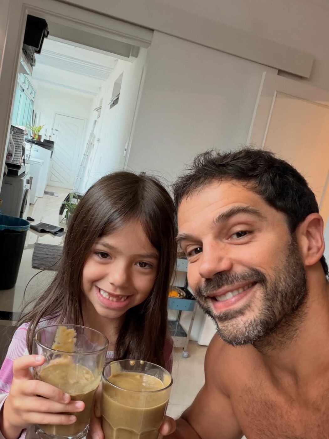 Duda Nagle encanta ao mostrar filha Zoe praticando exercício; veja