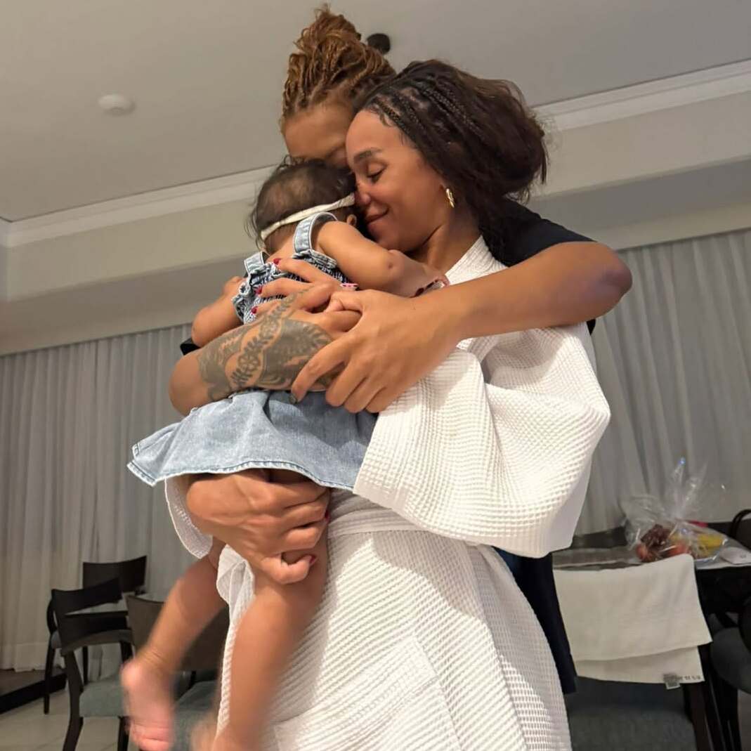 Ludmilla compartilha registro fofo com Brunna Gonçalves e a filha Zuri e ganha declaração da esposa