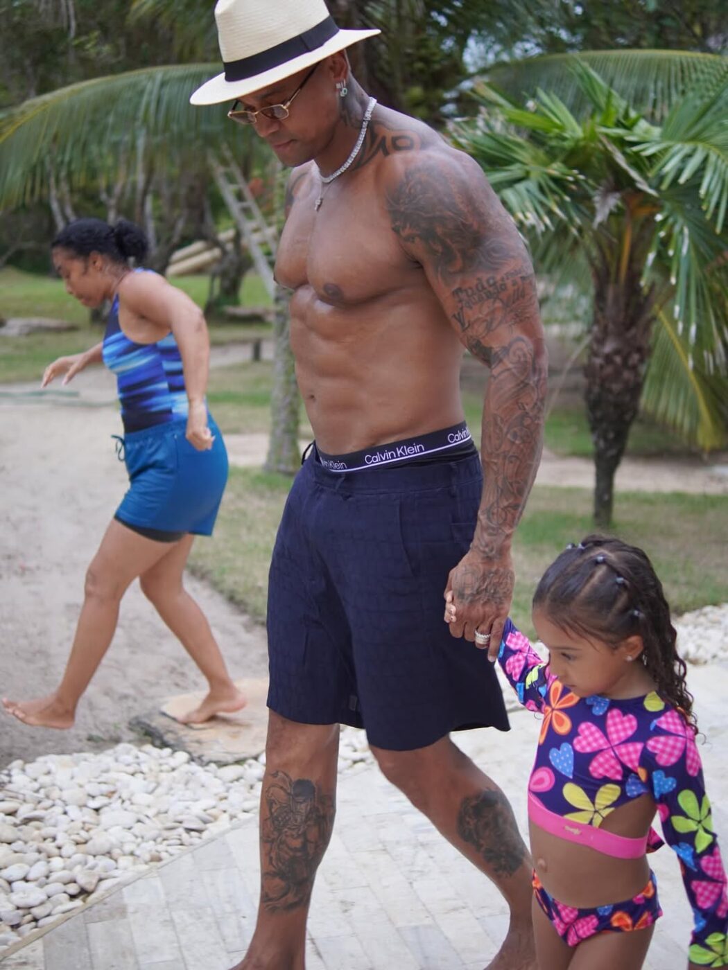 Léo Santana compartilha clique com a filha Liz e declara: “Minha melhor amiga”