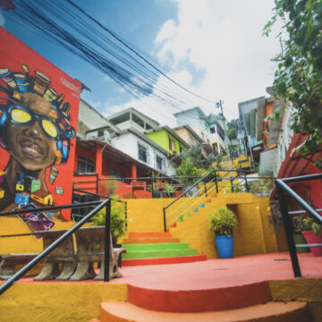 Projeto promove revitalização de 130 casas no Candeal; veja como ficou