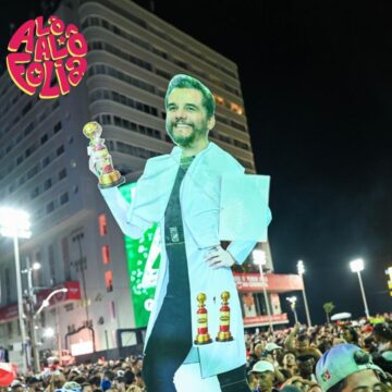 Wagner Moura curte Carnaval no Farol da Barra? Entenda aparição inusitada na noite de quarta (11)