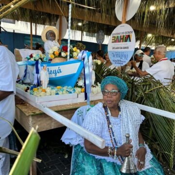 Após pedido a Iemanjá, peixe ‘desaparecido’ volta às redes de pescadores e inspira presente