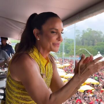 Ivete Sangalo leva multidão à estreia no Carnaval de rua de São Paulo