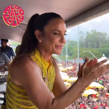 Ivete Sangalo leva multidão à estreia no Carnaval de rua de São Paulo