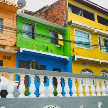 Projeto promove revitalização de 130 casas no Candeal; veja como ficou