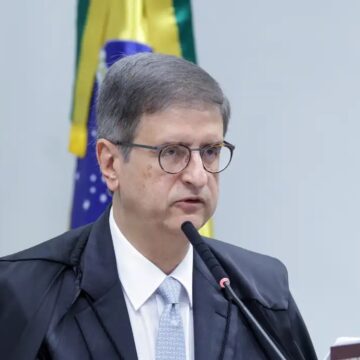 PGR apresenta parecer contrário à prisão domiciliar para Bolsonaro