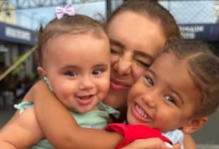 Alerta de fofura: Bruna Biancardi encanta em abraço triplo com as filhas Mavie e Mel