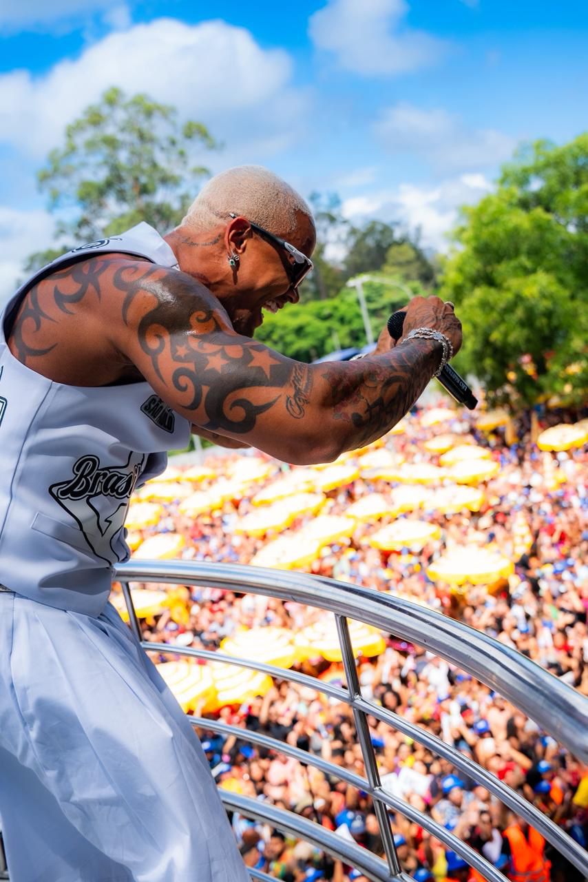 Léo Santana se emociona após reunir mais de 1 milhão de pessoas no Carnaval de SP: “Não sei se mereço tanto”