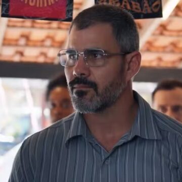 Três Graças: Jorginho é assassinado por Samira, e despedida une Joélly e Bagdá