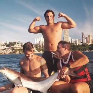 Daniel Cady e Marcelo Sangalo pescam peixe gigante com Andre Marques em Salvador