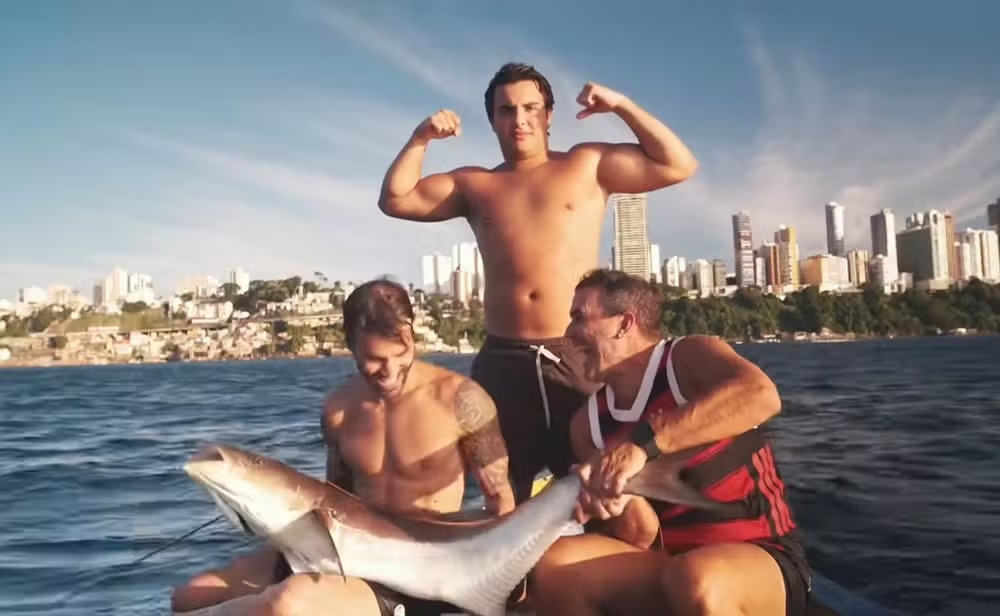 Daniel Cady e Marcelo Sangalo pescam peixe gigante com Andre Marques em Salvador