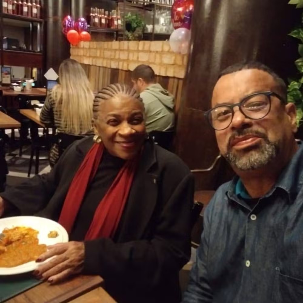 Zezé Motta abre o coração sobre namoro aos 81 anos: ‘Ativa e apaixonada’