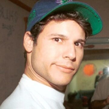 Veja detalhes da jaqueta de Dinho, dos Mamonas Assassinas, encontrada intacta após 30 anos