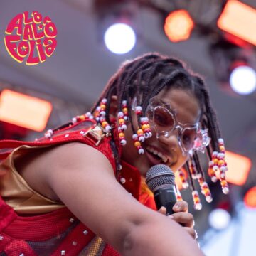 Lilica Rocha, filha de Leandro do BBB 26, anima baile infantil no Pelourinho; assista