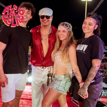 Filho de Xanddy e Carla Perez abre álbum de temporada com a família em Salvador