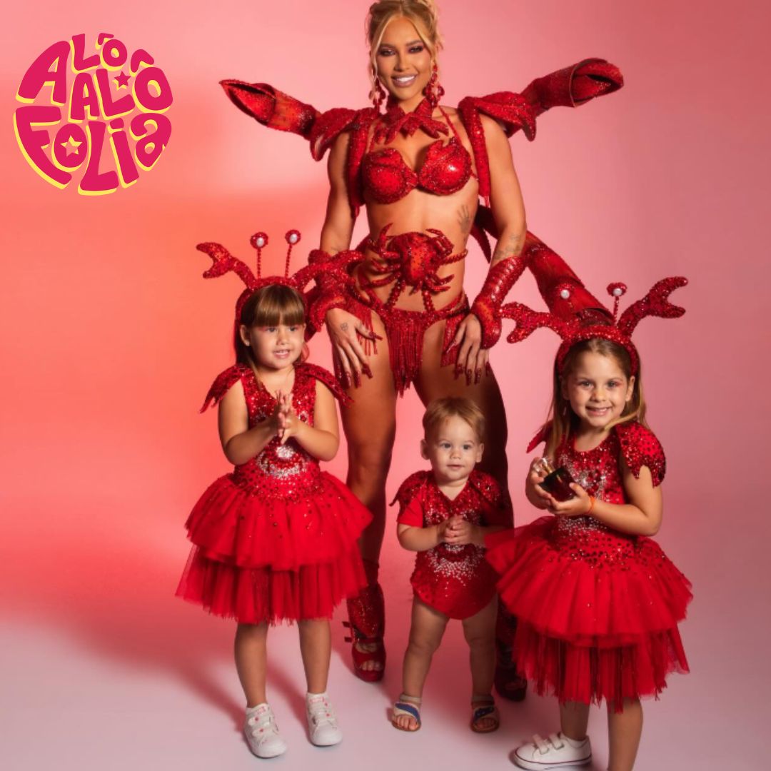 Virginia combina fantasia de caranguejo com os filhos para último ensaio técnico da Grande Rio