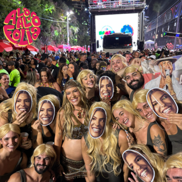 Lore Improta desce do trio de Léo Santana e aproveita folia com amigos no Pipoco