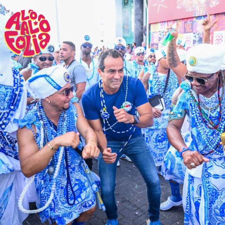 Afoxé Filhos de Gandhy desfila no circuito Barra-Ondina no Carnaval de Salvador