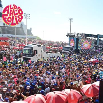 Trio elétrico de Bell Marques tem problema e atrasa início de desfile no Carnaval de Salvador